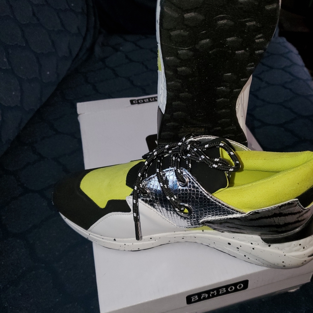 Shoes - Picture 2 of 6